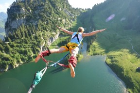 开云官方下载-18岁票王亚马尔与涅槃王者登贝莱领衔！FIFPRO年度最佳11人揭晓